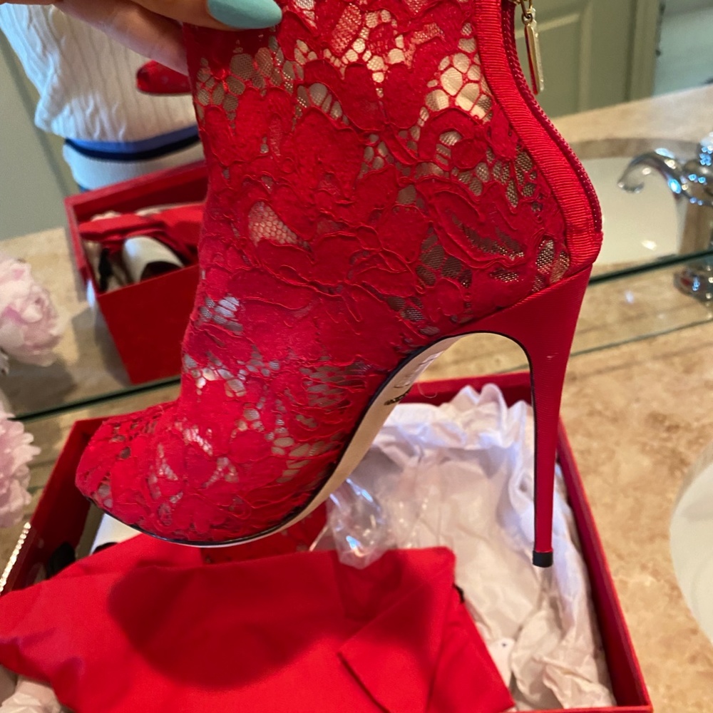 BRAND NEW DOLCE & GABBANA BETH RED LACW TOE ANKE BOOTS
